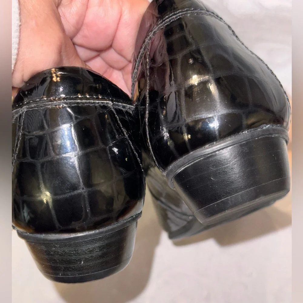 Clarks Everyday Croc Embossed
Patent Leather Loafers, NEW, Size 7.5 - Picture 8 of 16